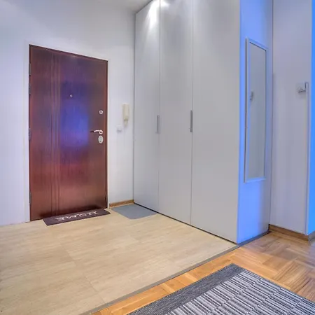 Center Modern Apartment *